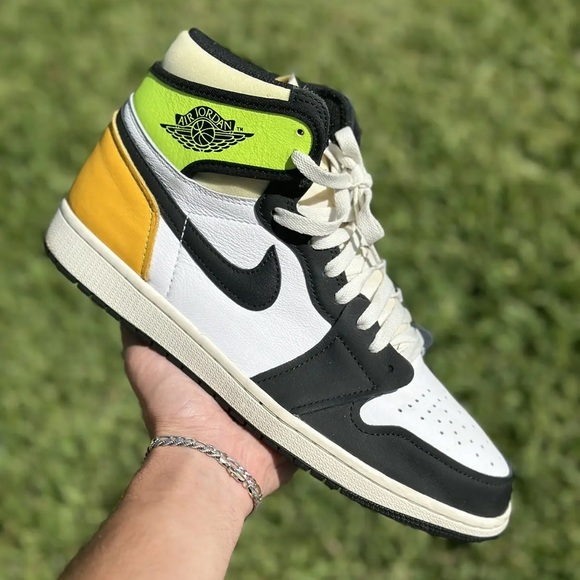 Air Jordan Retro High OG 'Volt Gold'